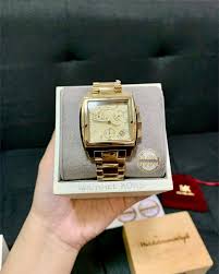 Michael Kors Women’s Gold-Tone Stainless Steel Analog Quartz Watch – MK5330